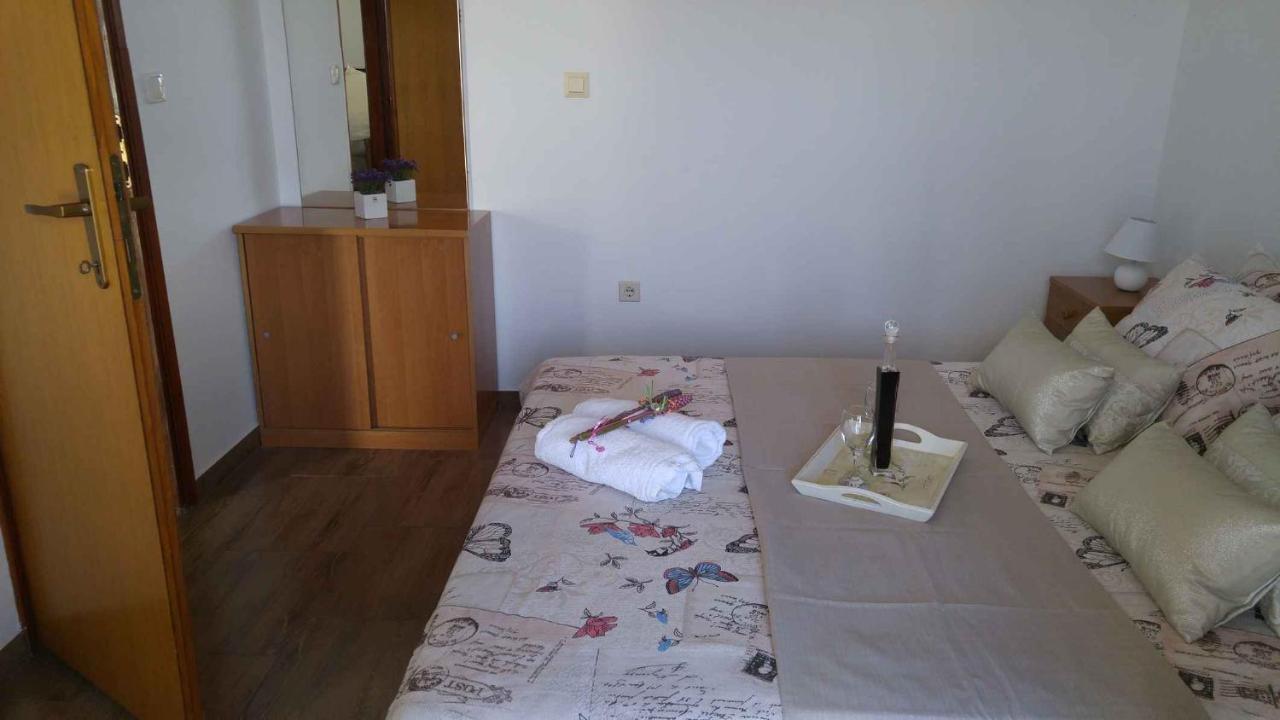 Vera Apartment 1 Rogoznica  Room photo